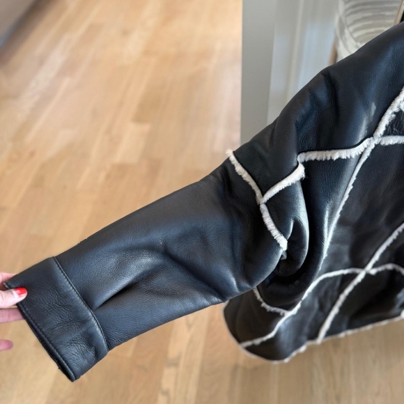 HiSO FRACTAL REVERSIBLE SHEARLING JACKET IN BLACK/BEIGE NAPPA - Picture 7 of 13